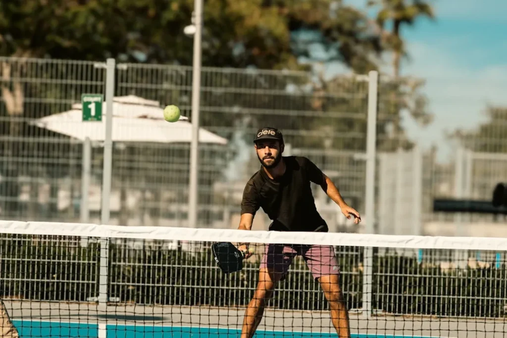 trong luong vot six zero co phai la tro ngai trong choi pickleball