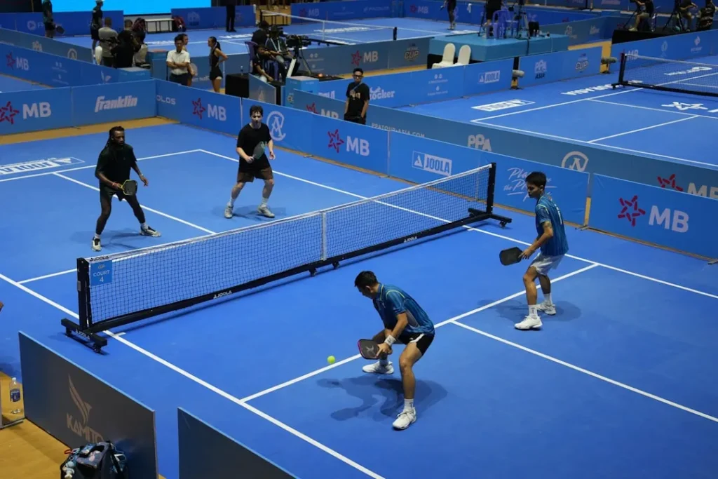six zero lua chon thich hop cho nguoi lon tuoi khi choi pickleball