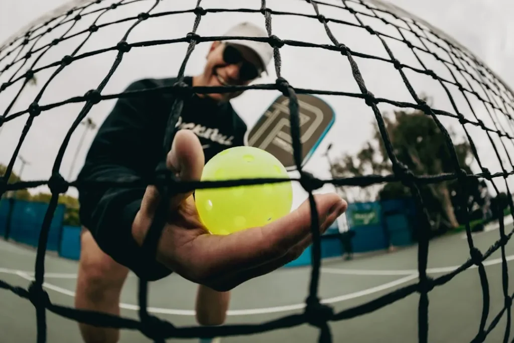 cuoc chien luc anh six zero so voi joola ai chiem loi the trong pickleball